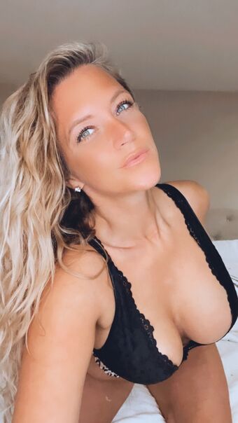 sonnirae Голі Зливи OnlyFans Фото 14