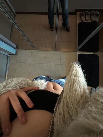 sonyearin Голі Зливи OnlyFans Фото 15