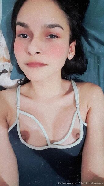 SoyNaiah Голі Зливи OnlyFans Фото 20