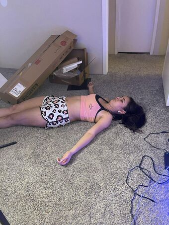 SoyNaiah Голі Зливи OnlyFans Фото 37