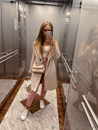 star_roxy Голі Зливи OnlyFans Фото 13