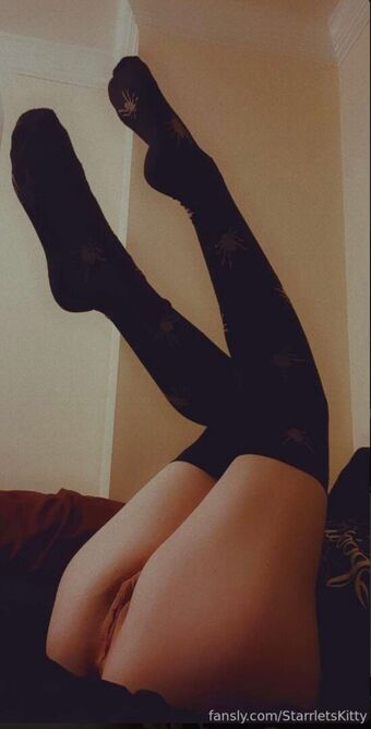 StarrletsKitty Голі Зливи OnlyFans Фото 37
