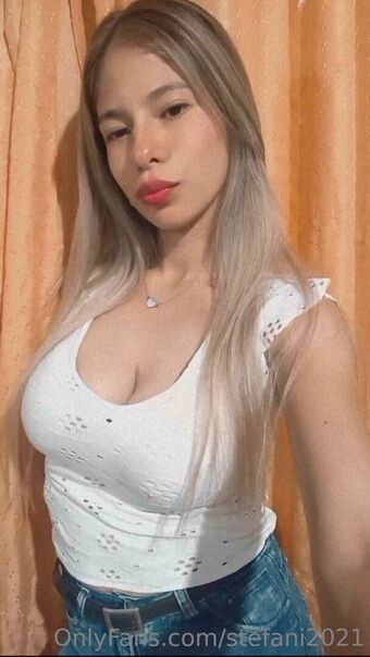 stefani2021 Голі Зливи OnlyFans Фото 3