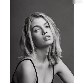 Stella Maxwell