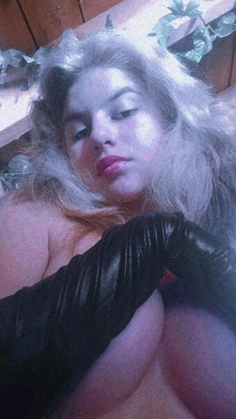 StrangeRabbit Голі Зливи OnlyFans Фото 6