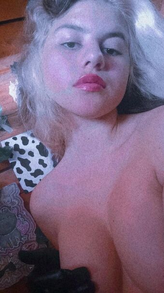 StrangeRabbit Голі Зливи OnlyFans Фото 8