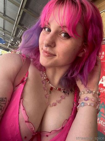 strawbry Голі Зливи OnlyFans Фото 13