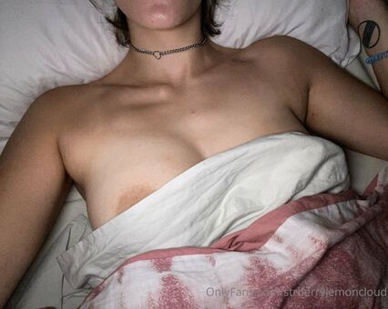 strberrylemoncloud Голі Зливи OnlyFans Фото 31