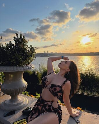 suna Голі Зливи OnlyFans Фото 47