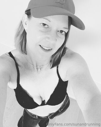 sunandrunning Голі Зливи OnlyFans Фото 5