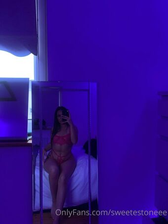 sweetestoneee Голі Зливи OnlyFans Фото 10