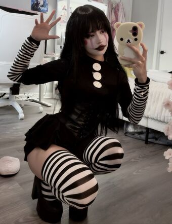 sylviedh Голі Зливи OnlyFans Фото 23