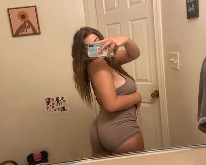 Talea Голі Зливи OnlyFans Фото 10