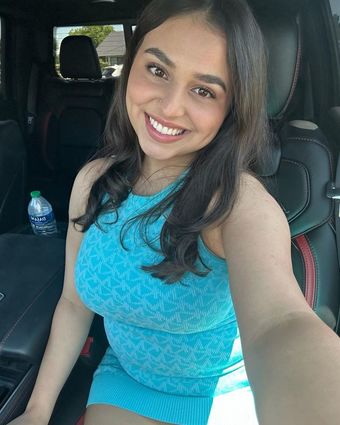 Taliya Jordan Голі Зливи OnlyFans Фото 4