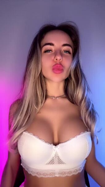 Tango Tiny Голі Зливи OnlyFans Фото 1