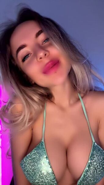 Tango Tiny Голі Зливи OnlyFans Фото 2