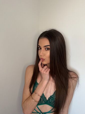 tara_tiny Голі Зливи OnlyFans Фото 25