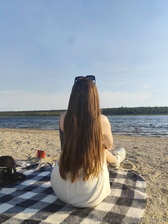 tati_girl18 Голі Зливи OnlyFans Фото 9