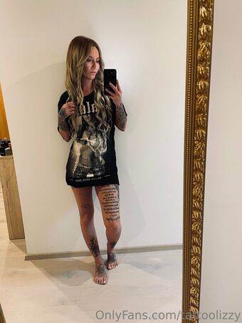 tattoolizzy Голі Зливи OnlyFans Фото 1