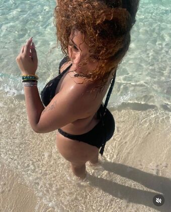 thatcurlyyaudyy Голі Зливи OnlyFans Фото 9