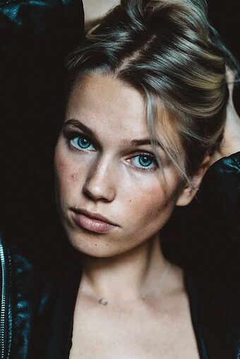 Thea Sofie Голі Зливи OnlyFans Фото 12