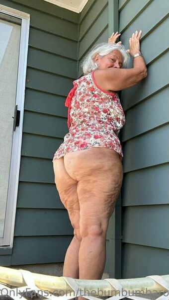 thebumbumbaroness Голі Зливи OnlyFans Фото 29