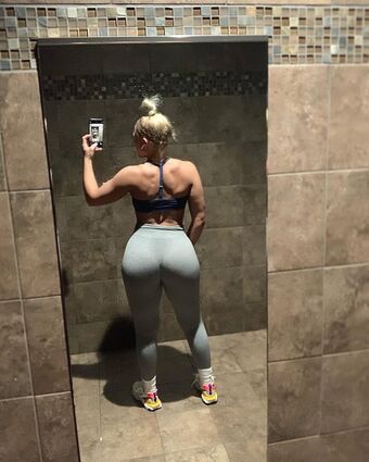 therealmcm Голі Зливи OnlyFans Фото 1