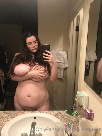 Thickiegqueen Голі Зливи OnlyFans Фото 14