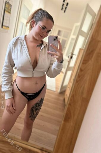 ThisIsEmmi Голі Зливи OnlyFans Фото 42
