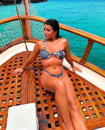 throwsumchlo Голі Зливи OnlyFans Фото 2