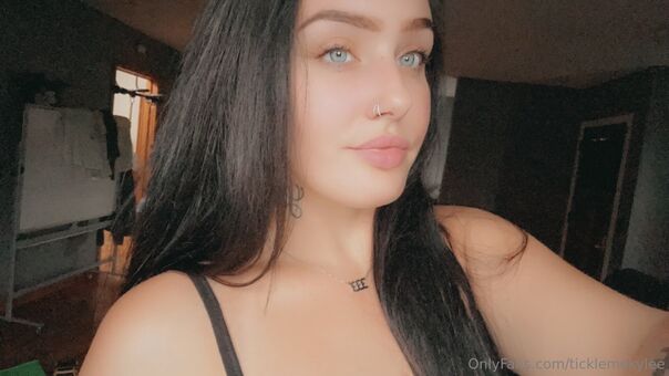 ticklemekylee Голі Зливи OnlyFans Фото 4