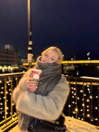 tiny_kinyy Голі Зливи OnlyFans Фото 2
