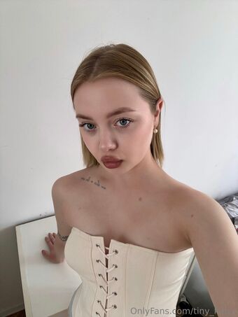 tiny_kinyy Голі Зливи OnlyFans Фото 3
