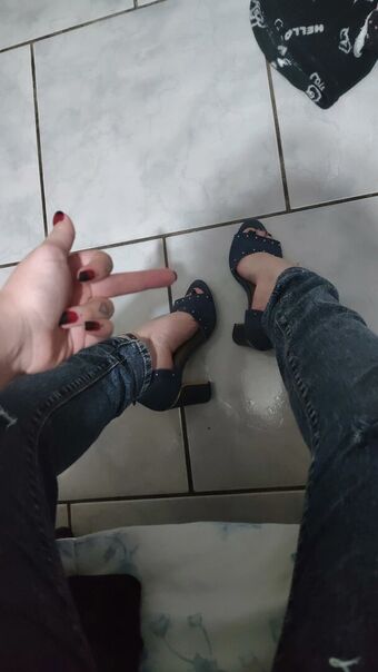 tiny_milly Голі Зливи OnlyFans Фото 17