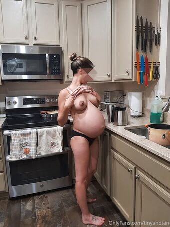 tinyandtan Голі Зливи OnlyFans Фото 32