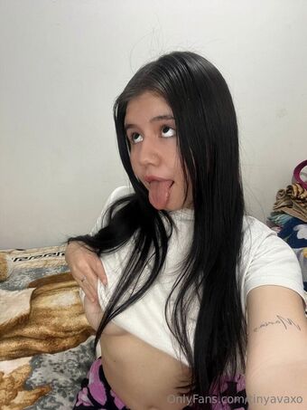 tinyavaxo Голі Зливи OnlyFans Фото 3