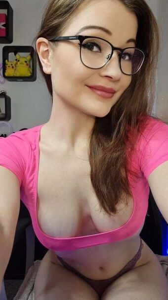 TinyEmily Голі Зливи OnlyFans Фото 59