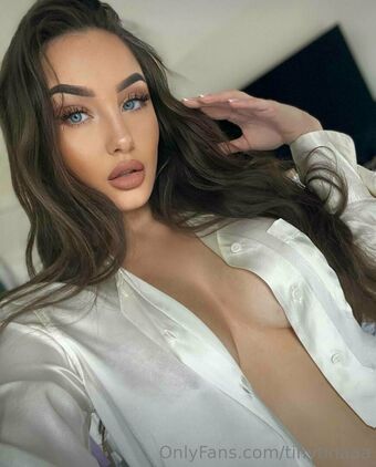 tinytinaaa Голі Зливи OnlyFans Фото 2