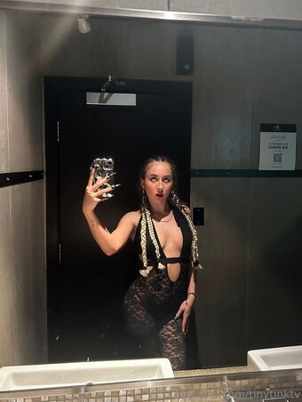 tinytinktv Голі Зливи OnlyFans Фото 5