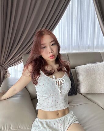 tr.ivia Голі Зливи OnlyFans Фото 12