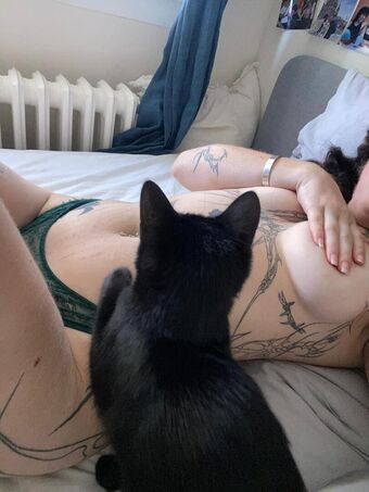 trashadele Голі Зливи OnlyFans Фото 3