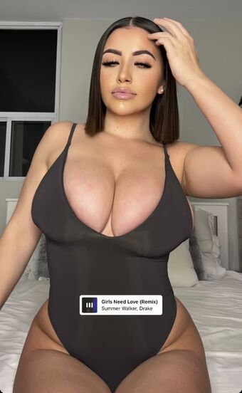 Trinity Pedersen Голі Зливи OnlyFans Фото 16