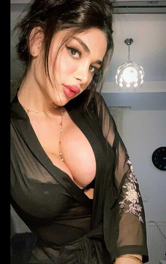 TS Nour Голі Зливи OnlyFans Фото 9