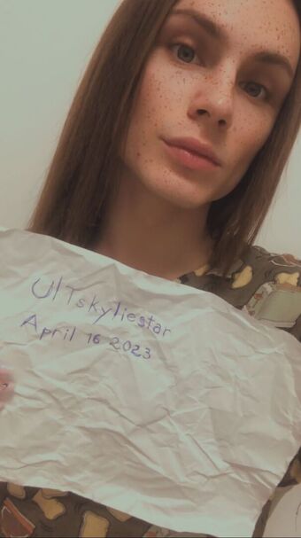 tskyliestar Голі Зливи OnlyFans Фото 1