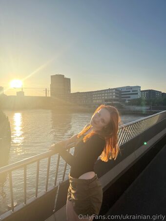ukrainian.girly Голі Зливи OnlyFans Фото 8