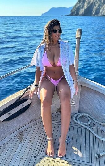 Valentina De Nucci Голі Зливи OnlyFans Фото 27