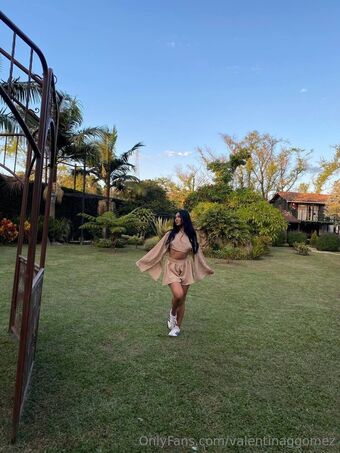 valentinaggomez Голі Зливи OnlyFans Фото 19