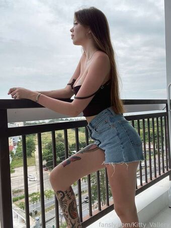 Vallery Голі Зливи OnlyFans Фото 4