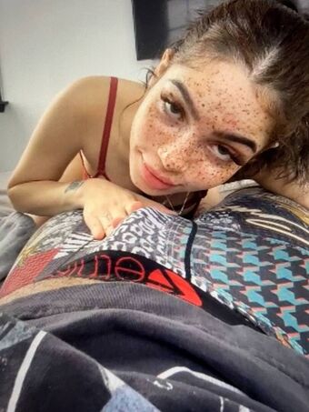 vanessaswrlddd Голі Зливи OnlyFans Фото 4