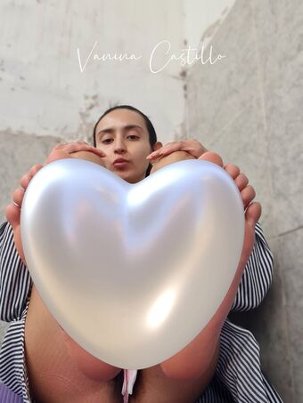 vanina Голі Зливи OnlyFans Фото 2